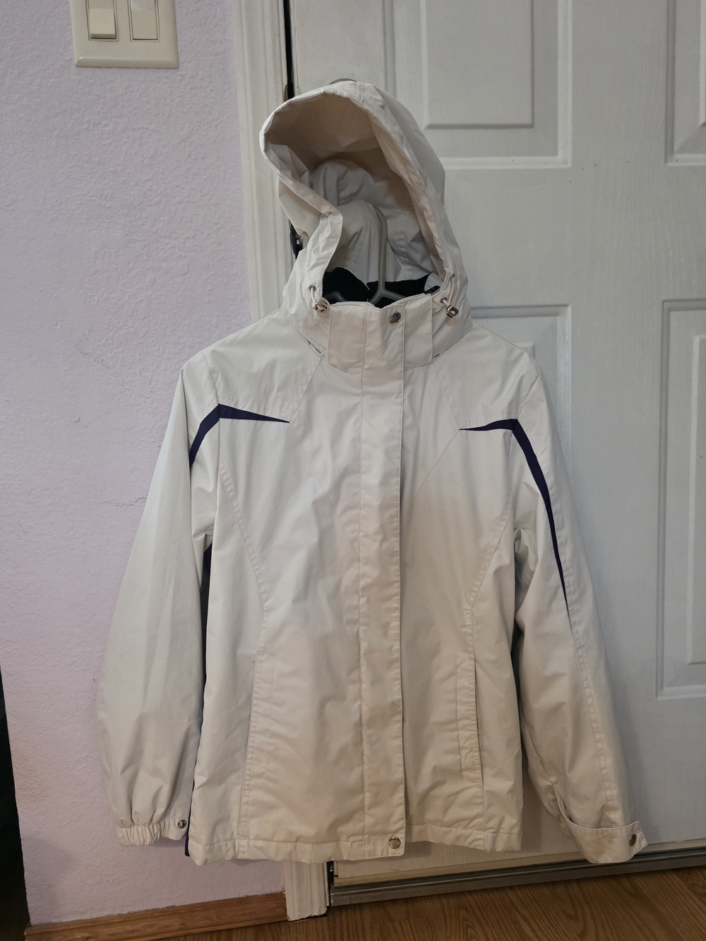 Faded Glory Sm. Women’s White Hooded Waterproof Jacket
